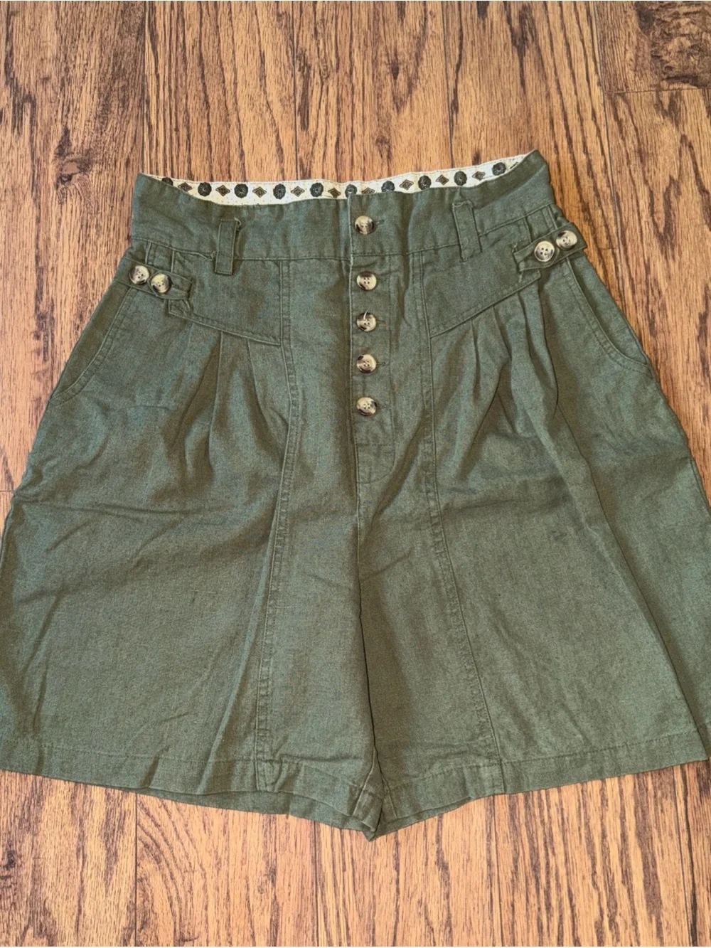 Vintage JJ Fargo High Waist Shorts Pleated Front Floral 80’s 9-10 27” Army Green